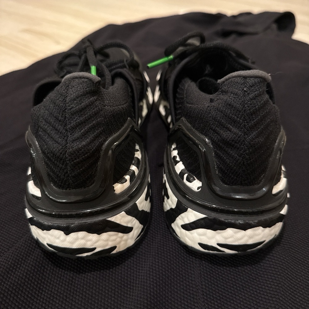 Adidas Black Sneakers with Green Detail - Picture 5 of 9